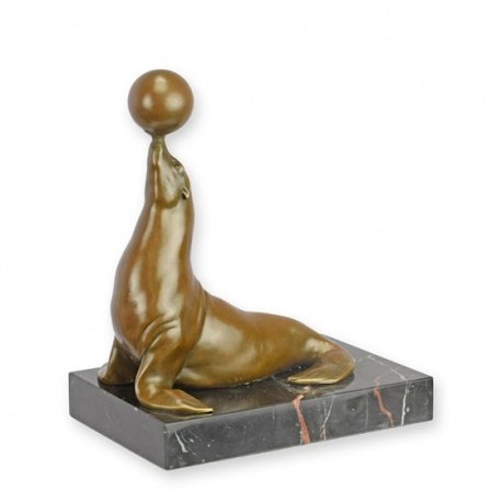 Leu de mare cu o minge-statueta din bronz cu un soclu din marmura