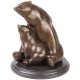 URsoiaca cu puiul-statueta din bronz pe un soclu din marmura